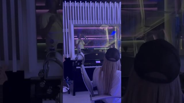 Дима Билан: Запись «Ты не моя пара» в студии с Мари Краймбрери смотреть онлайн