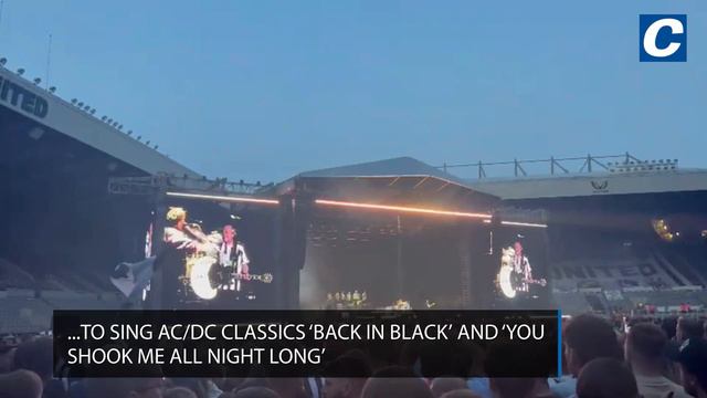 Sam Fender brings AC/DC's Brian Johnson onto the stage at St James' Park смотреть онлайн