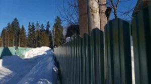 Забор в пластиковых трубах.