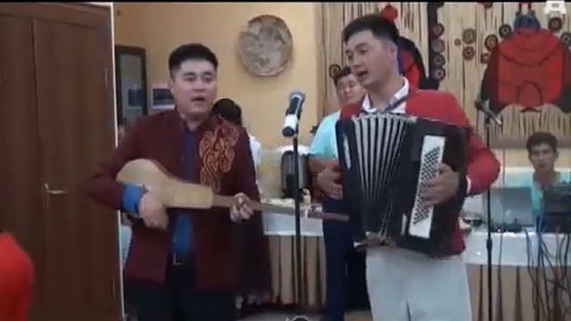 Арсен Эген жандуу үн СЕЗИМДЕГИ ОЙЛОР... смотреть онлайн