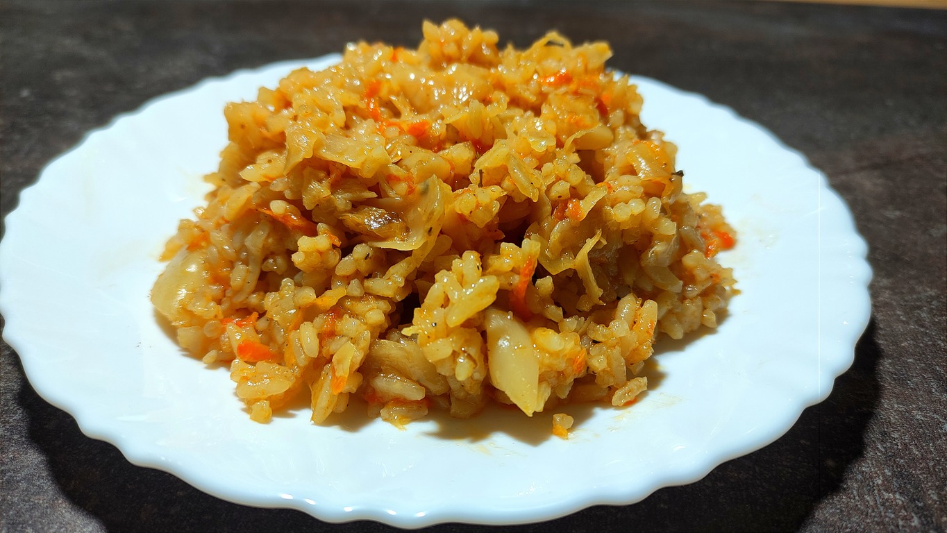 Рис и капуста: сытный и вкусный гарнир вместо плова