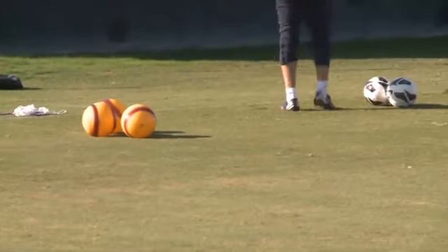 Palop entrena con balones de plástico смотреть онлайн