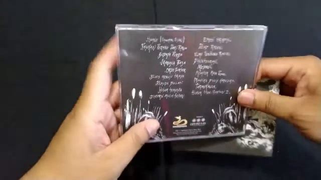 Unboxing CD Komunal Hitam Semesta смотреть онлайн