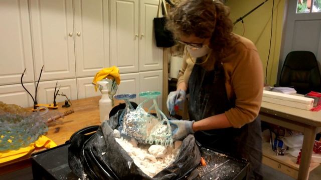 Art Zone: Carol Milne's Knitted Glass смотреть онлайн