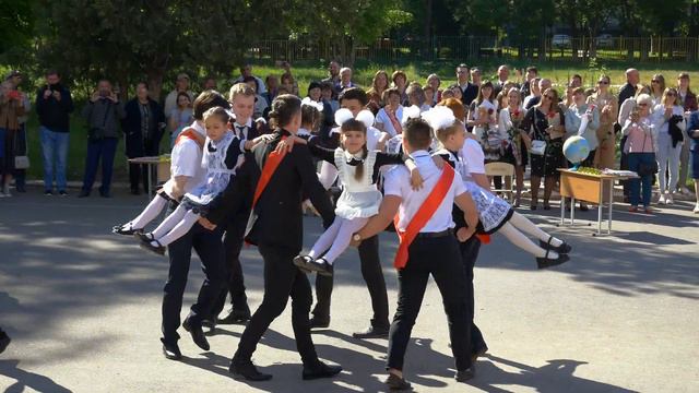 Последний звонок 2022, гимназия им. Андреева (школа №3), г. Бахчисарай смотреть онлайн