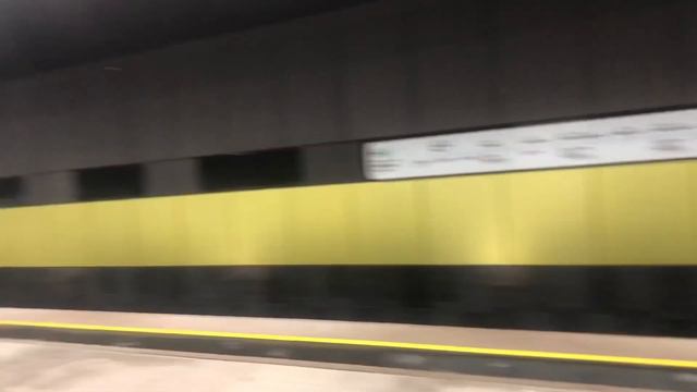 Лифт и электропоезда«81-775/776/777 Москва 2020 (Дейна)»на станции метро «Зюзино»//9 апреля 2022год смотреть онлайн