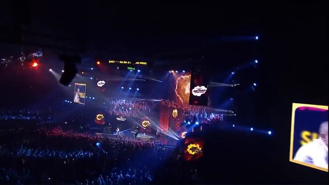 Total - Бьёт по глазам (Live @ "СуперДискотека 90-х" 21.11.2015) смотреть онлайн