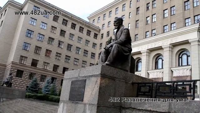 Памятники у входа в Университет смотреть онлайн