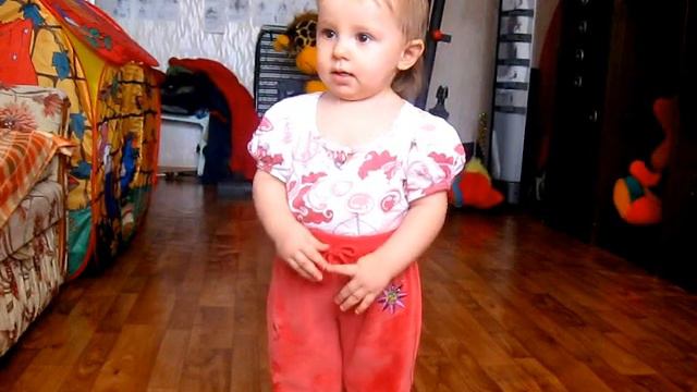 Танцуем в 1год и 4месяца смотреть онлайн