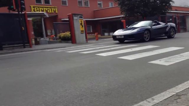 Ferrari Factory Main Gate Fly By F430 Scuderia 360 Spider INSANE SOUNDS смотреть онлайн