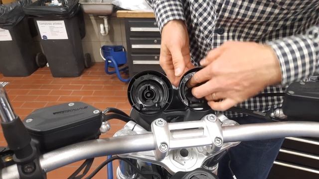 BMW R NineT Installation the tachometer смотреть онлайн
