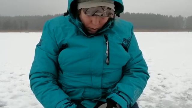 Щука украла новую удочку, утащила в лунку🥺 смотреть онлайн