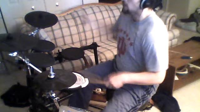 playin along to a tune on my E-drums смотреть онлайн