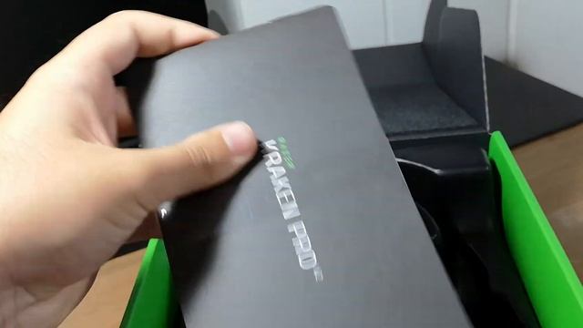 UNBOXING RAZER KRAKEN PRO V2 - SIN VOCALIZAR смотреть онлайн