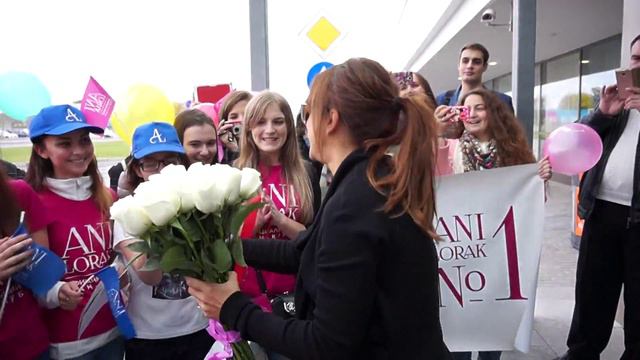 Встреча Ани Лорак в аэрпорту "Пулково-1". Санкт-Петербург, 26.09.15 г. (Video by Ruslan Salim) смотреть онлайн