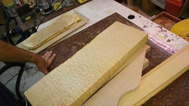Luthier Wood Review: Maple from Eastern hard rock to Quilted 5A Big Leaf tonewood смотреть онлайн