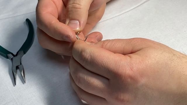 Как правильно открыть английский замок на серьгах смотреть онлайн