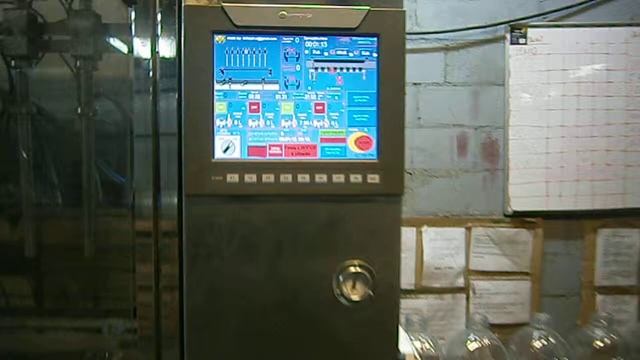Unitronics V 1040 на автомате розлива ЛД-8САРЗ-М - Настройка расходомера и выпуск 1 партии со станк смотреть онлайн