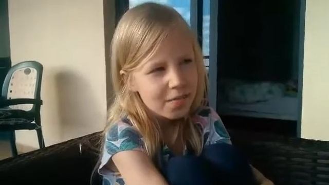 Аліса чытае верш М.Багдановіча "Слуцкія ткачыхі" смотреть онлайн