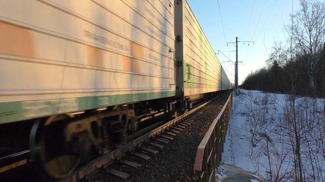 Электровоз ВЛ10У-923, электропоезд ЭД4М-0157/0037 смотреть онлайн