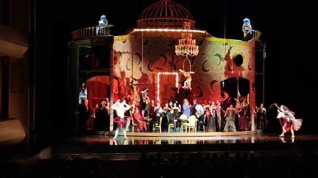 Цирковой момент оперы Верди "Травиата". Мариинский театр. смотреть онлайн