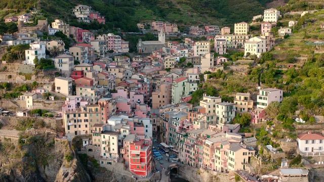 RIOMAGGIORE ITALY ИТАЛИЯ ЧИНКВЕ ТЕРРЕ смотреть онлайн