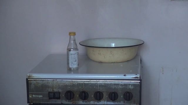 чистка медного кувшина смесью соли, муки и уксуса смотреть онлайн