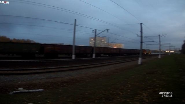 "На скорости!" ЧМЭ3-? с небольшим грузовым поездом. смотреть онлайн