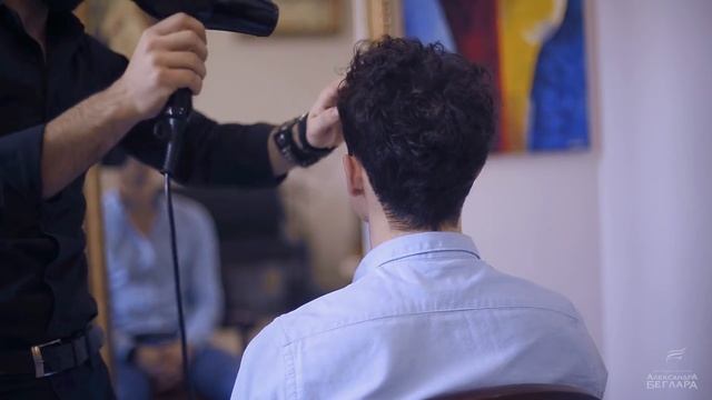 Мужская стрижка на кудрявые волосы/Men's haircut for curly hair смотреть онлайн