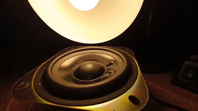 Logitech Z4 Subwoofer Bass Test!? смотреть онлайн