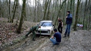 Нива и реечный домкрат.