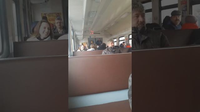 Крутая песня в электричке! смотреть онлайн