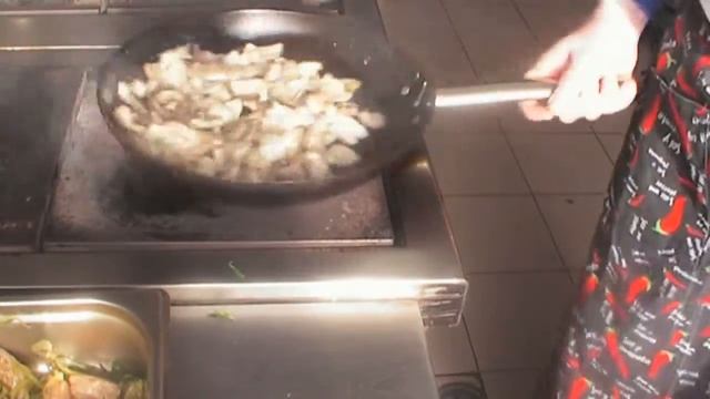 Филе индейки с луком пореем запеченое в духовке смотреть онлайн