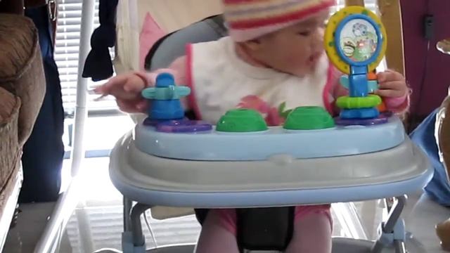 Violet - 5 months old in the walker смотреть онлайн