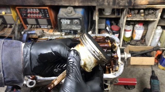 Разборка и дефектовка двигателя D17A Хонда Стрим часть 2 поршни и коленвал. смотреть онлайн