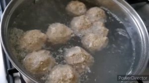 ?Суп с фрикадельками и зелёным горошком?