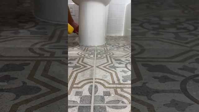 как сделать силиконовый герметик вокруг унитаза. how to make silicone sealant around the toilet. смотреть онлайн