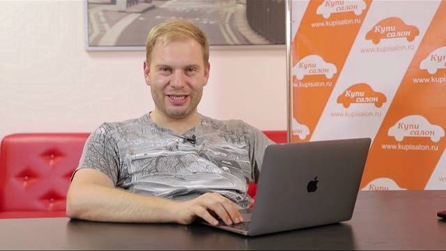 Яркий салон для спорткара