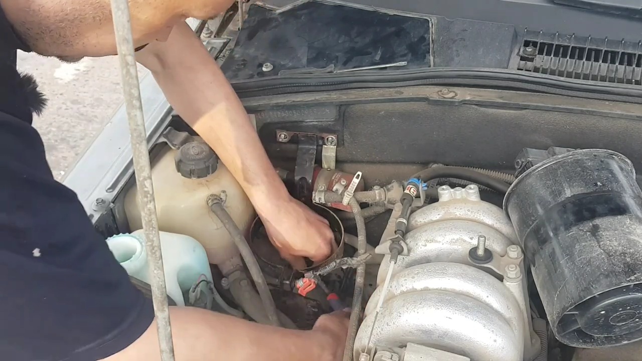 НИВА ШЕВРОЛЕ КАК ПОМЕНЯТЬ ТОПЛИВНЫЙ ФИЛЬТР ? смотреть онлайн