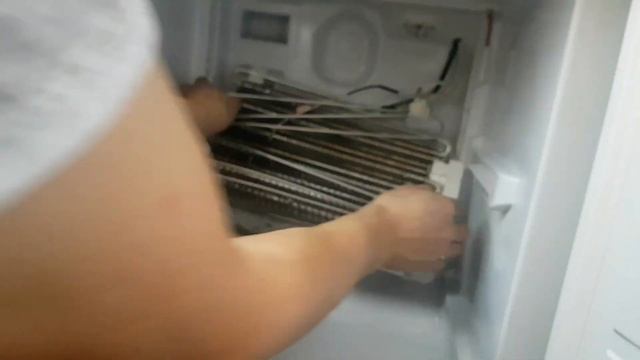 Холодильник Аристон No Frost не морозит.Не отключается. смотреть онлайн