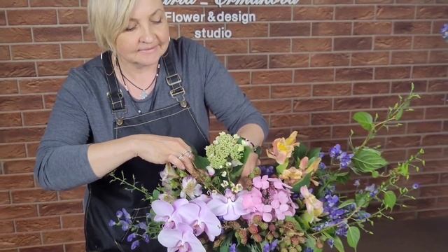 Цветочная композиция в шляпной коробке смотреть онлайн