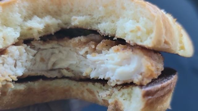 KFC NEW Chicken Sandwich vs Chick-fil-A Chicken Sandwich смотреть онлайн