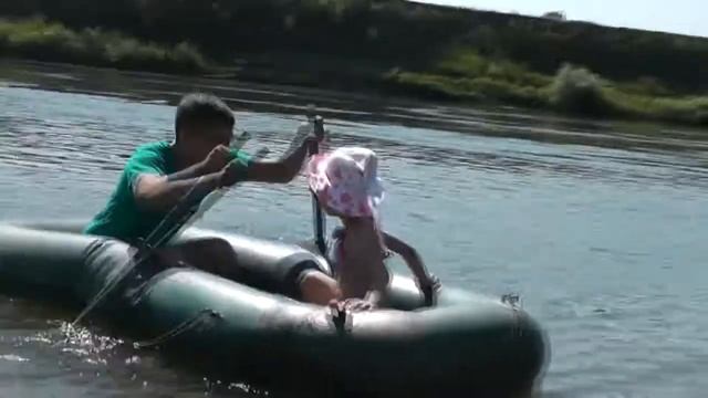 Лиза с семьёй отдыхает на реке Дон смотреть онлайн