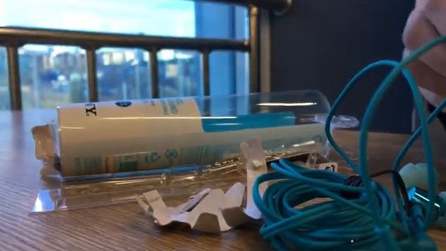 УМНЫЕ ДЕВКИ РАСПАКОВЫВАЮТ НАУШНИКИ SONY MDR-EX155 смотреть онлайн