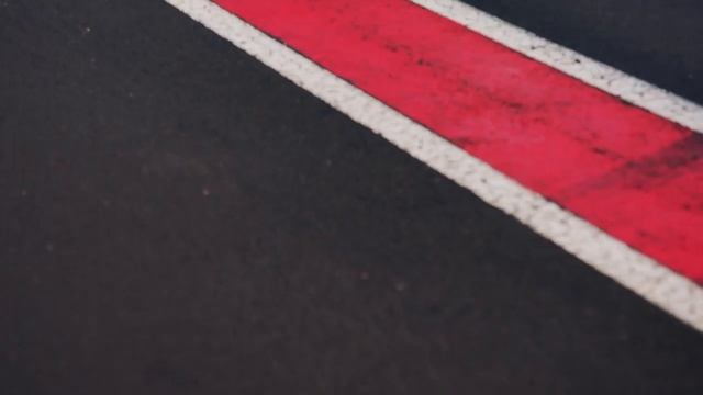 2022 Porsche 911 GT3 speeding on the track in Python Green смотреть онлайн