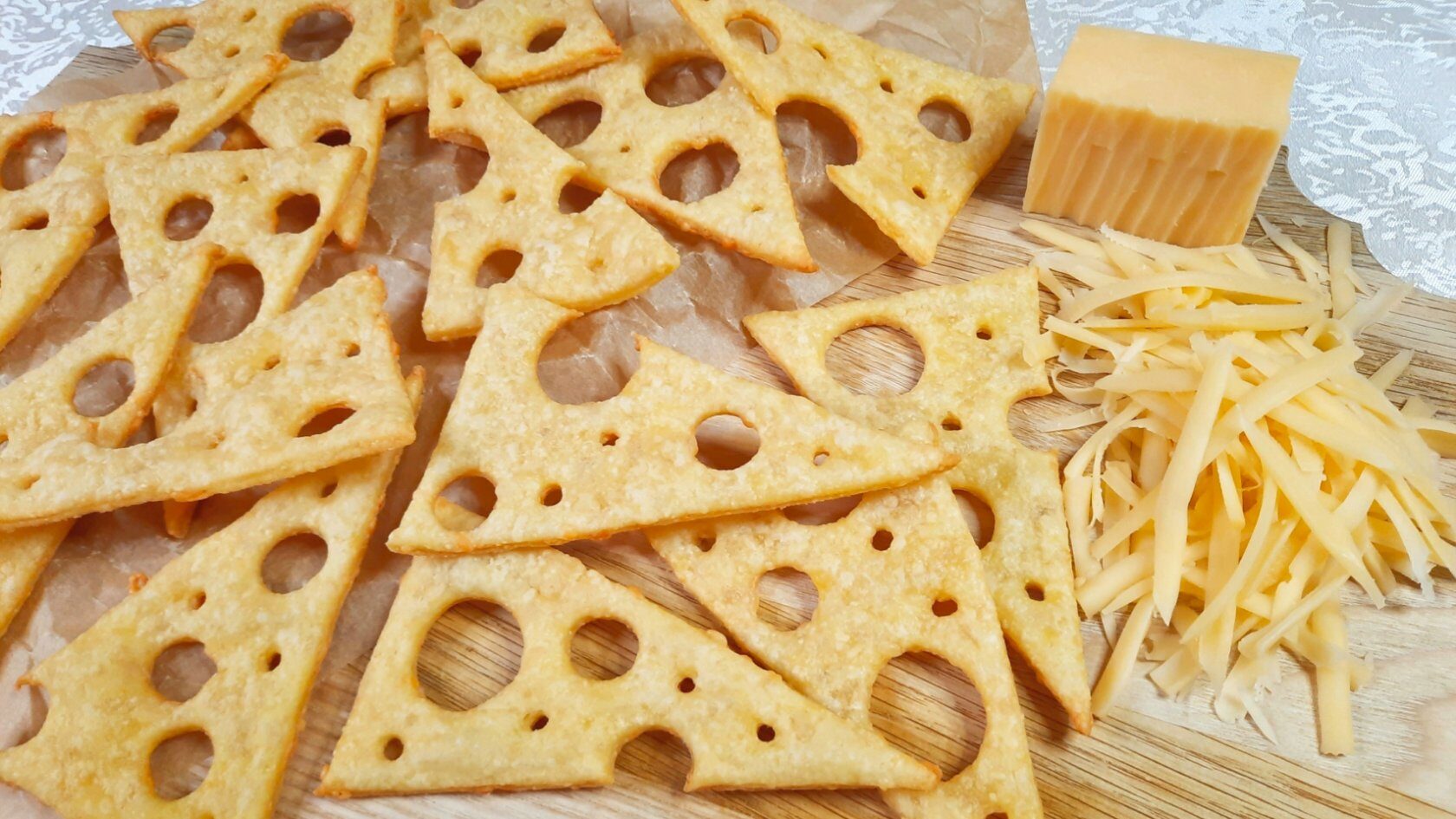 СЫРНЫЙ КРЕКЕР ? Готовлю Детям Вместо Чипсов _ Сырное Печенье (Простой и Быстрый Рецепт) смотреть онлайн