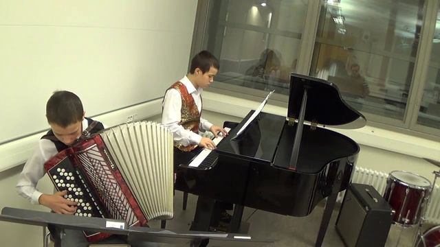 Кумпарсита ЭлектроХор и Аккордеон вариант 2 Алексеевы смотреть онлайн