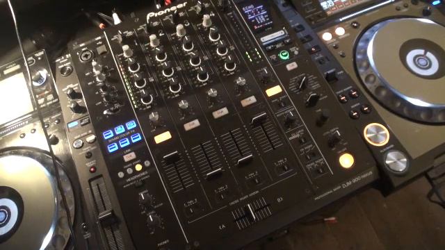 DJ Tutor - Pioneer DJM900 NEXUS Tutorial 4, Cue, Mixing and Master dial смотреть онлайн