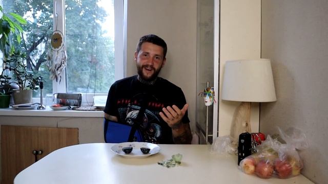 Пробую столетнее яйцо / тухлое яйцо / китайский деликатес