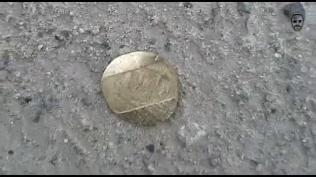 КАК Гнуть Монеты Поездом ...How to Bend Coins by Train ... смотреть онлайн